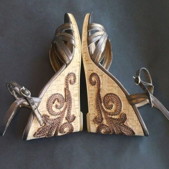 Bandolino wedge sandals with embellished heels - brown & gold - size 9 - Picture 3 of 10